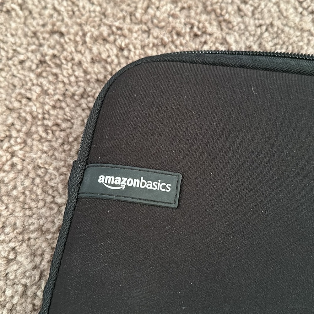 Amazon Essentials Black Soft Travel Laptop Case - Picture 7 of 7